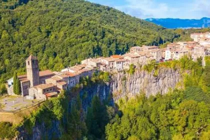 Castel de Montagut Ermitage Sant Eudald de Jou depuis Castelfolit
